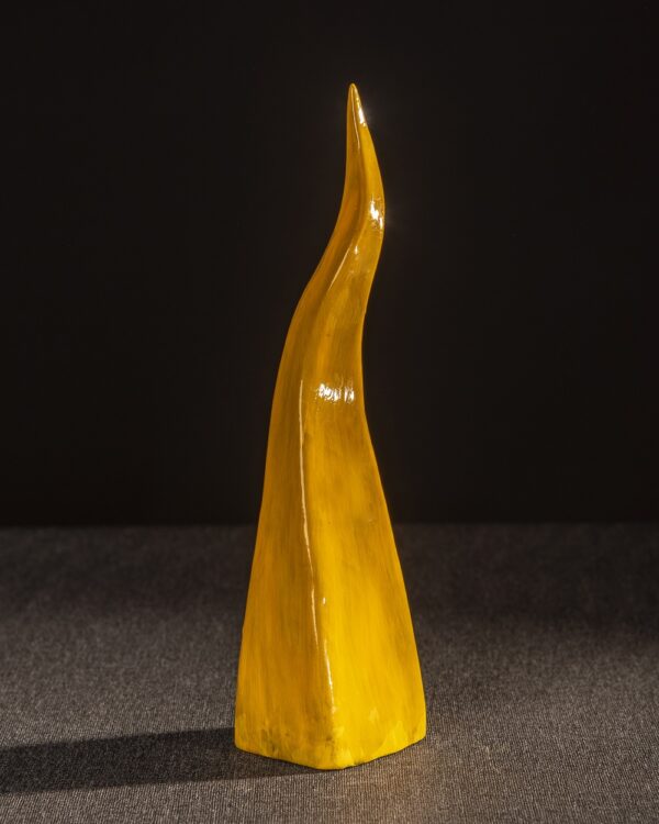 corno portafortuna con base quadrata giallo