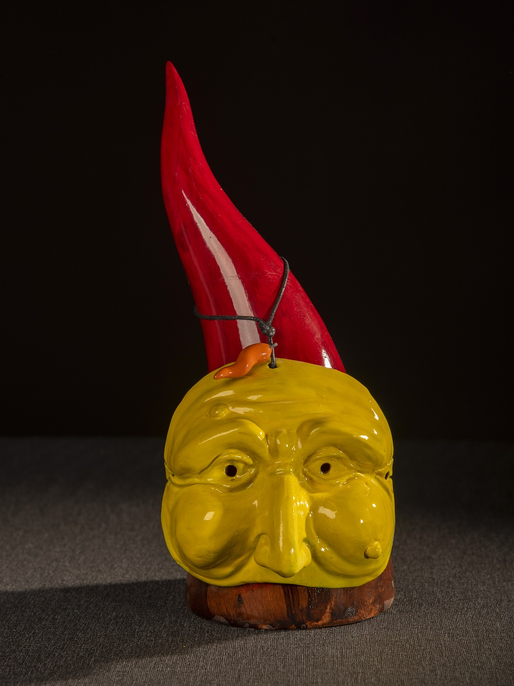 corno portafortuna con maschera di pulcinella