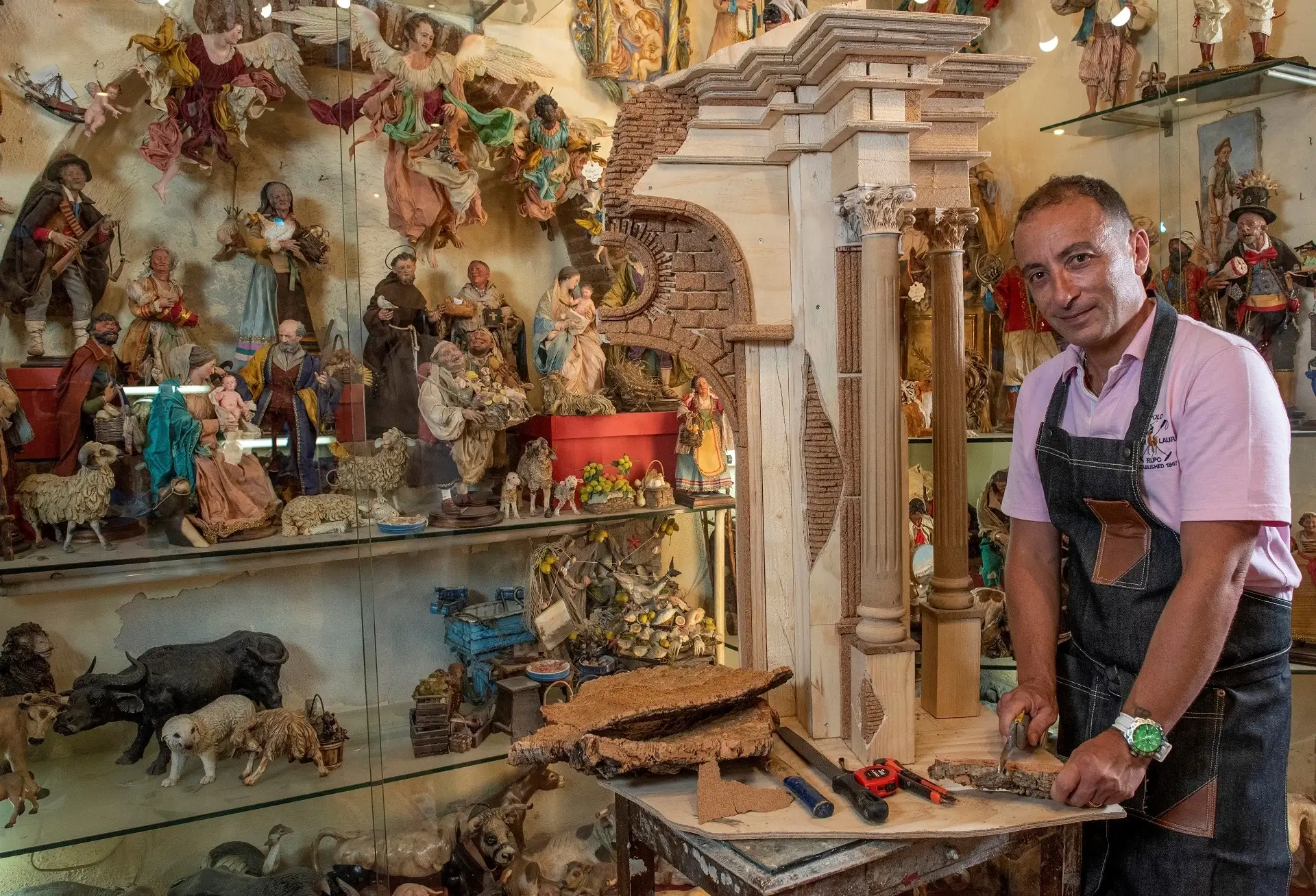 sfondo presepi ferrigno bottega hero Presepi Napoletani Artigianali Bottega Ferrigno